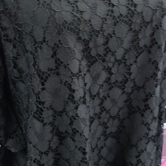 Bowed Lace Top - Picture 3 of 3